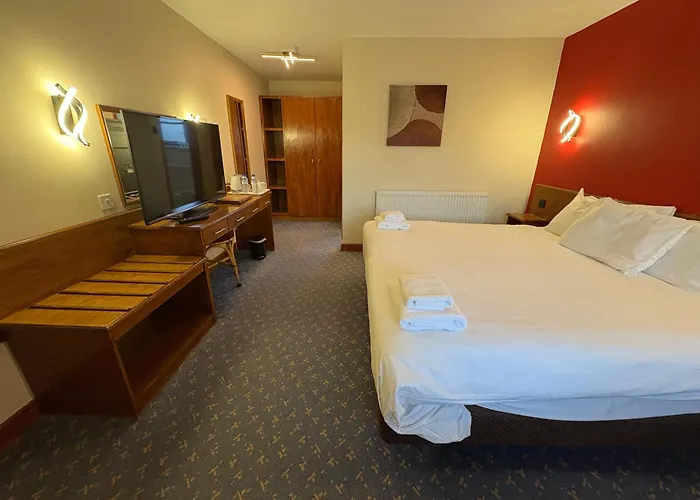 What are the best hotels near Trentham Gardens?