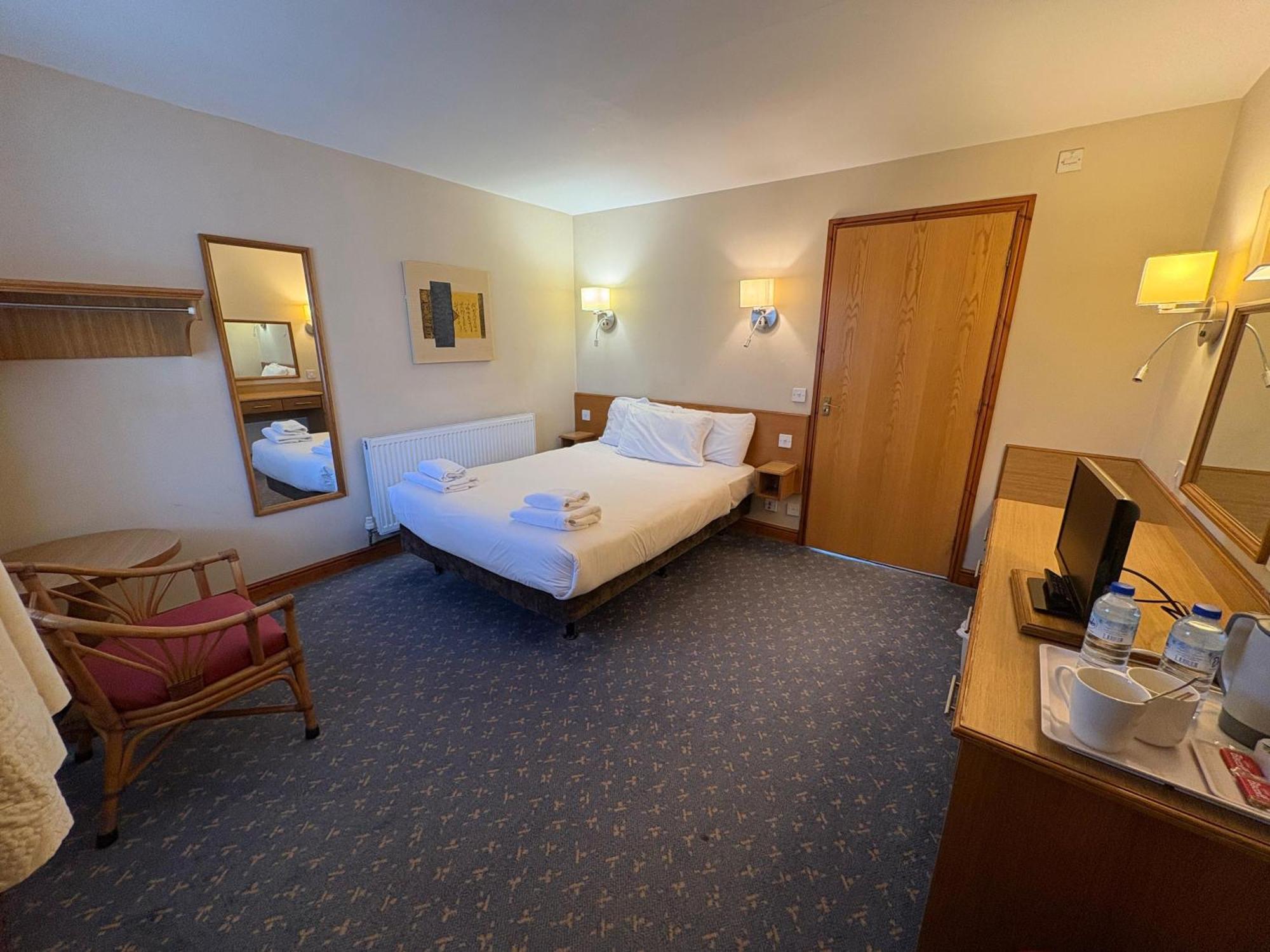 Tollgate & Leisure Hotel 4*