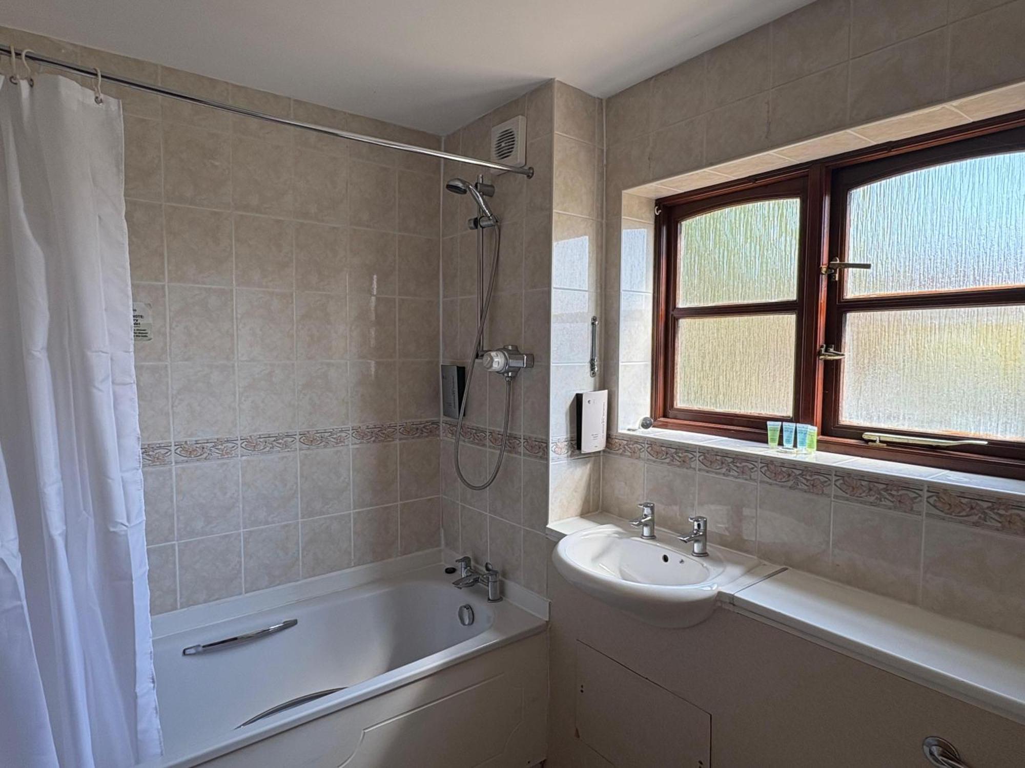 Hotel Tollgate & Leisure 4*